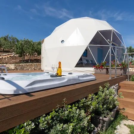 Dome On The Hill With Jacuzzi